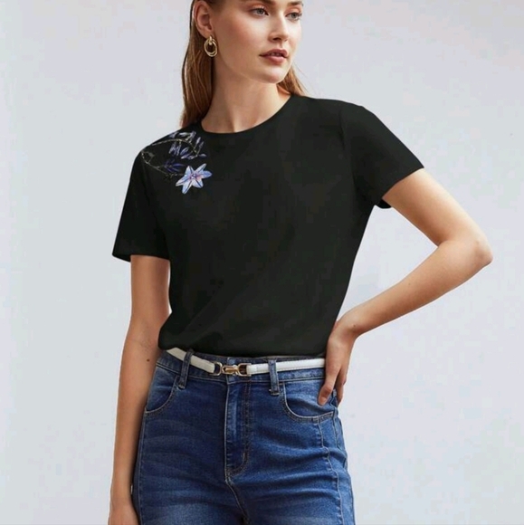 FLOWER EMBROIDERY SHORT SLEEVE T-SHIRT - Picture 1 of 4